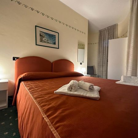 Hotel Atena Чиро-Марина Екстер'єр фото