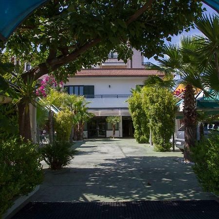 Hotel Atena Чиро-Марина Екстер'єр фото