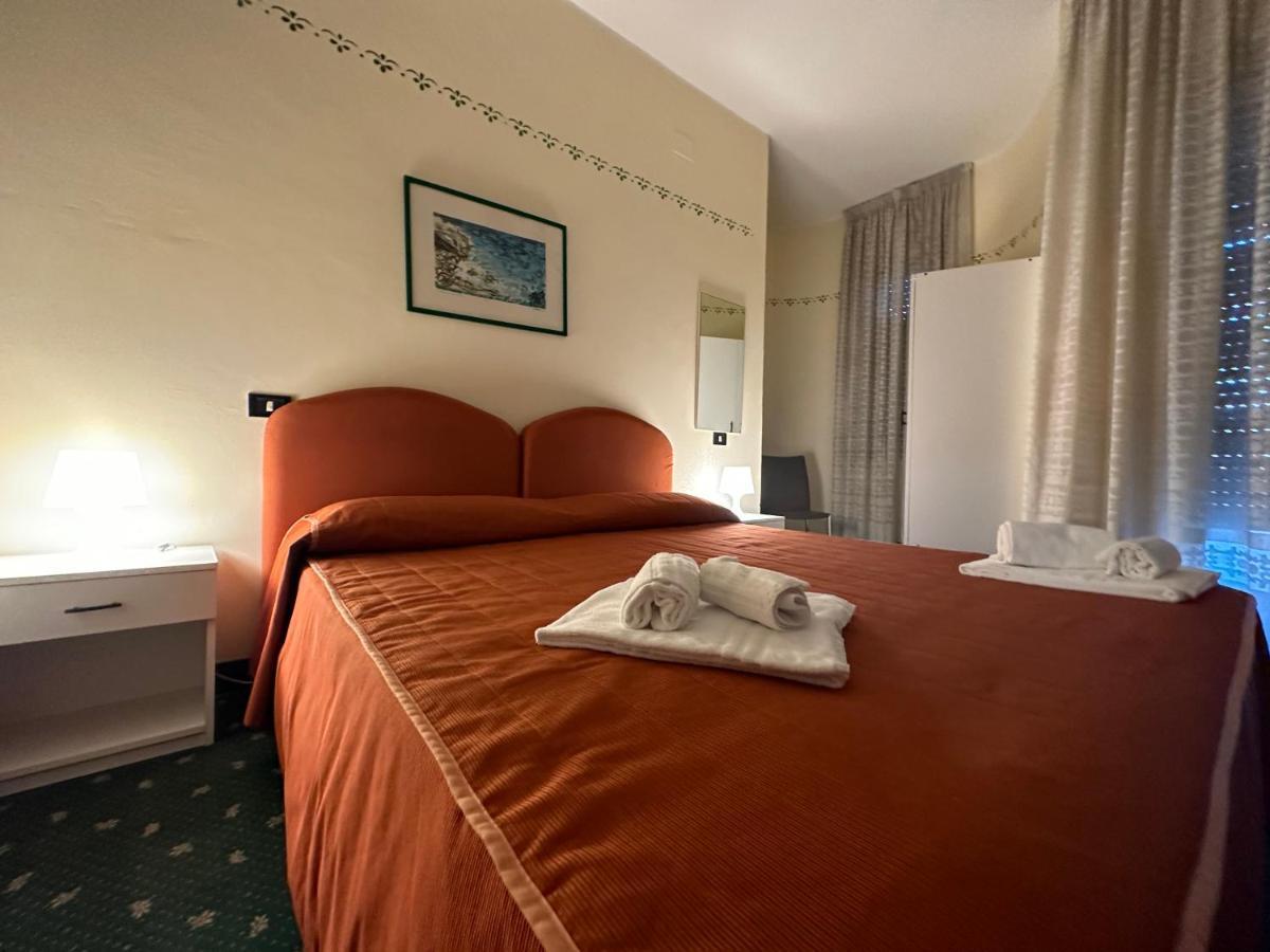 Hotel Atena Чиро-Марина Екстер'єр фото