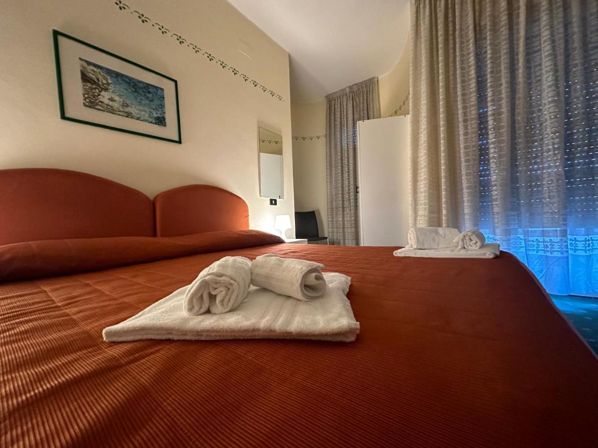 Hotel Atena Чиро-Марина Екстер'єр фото