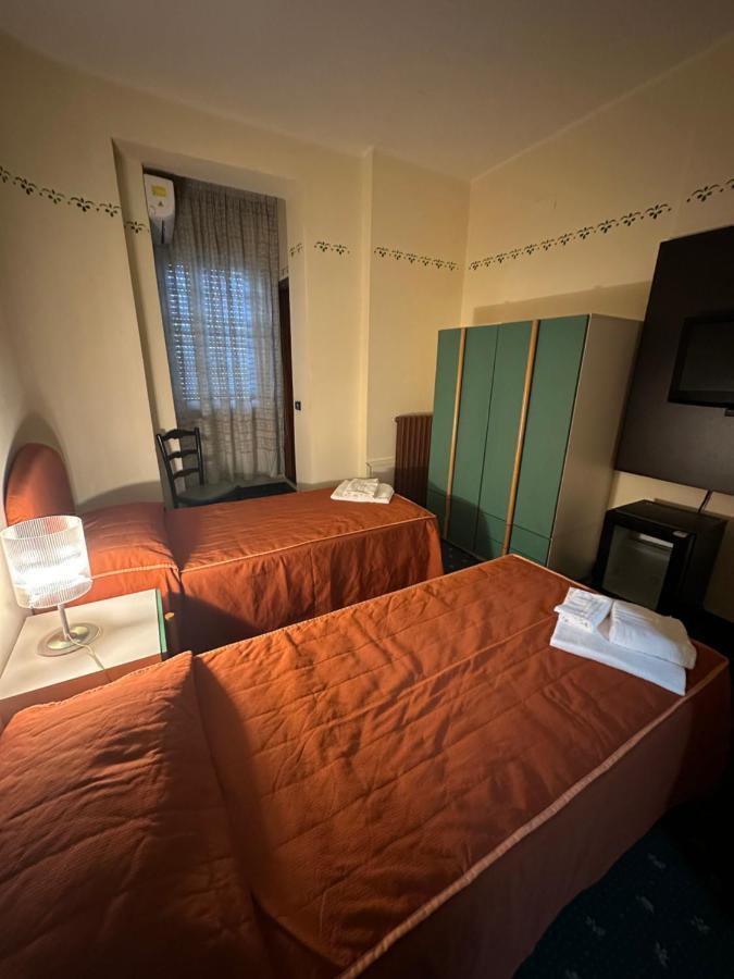 Hotel Atena Чиро-Марина Екстер'єр фото