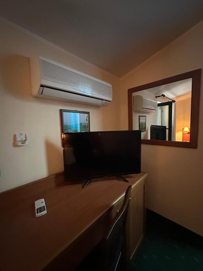 Hotel Atena Чиро-Марина Екстер'єр фото