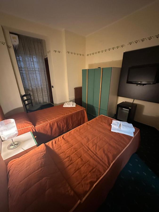 Hotel Atena Чиро-Марина Екстер'єр фото