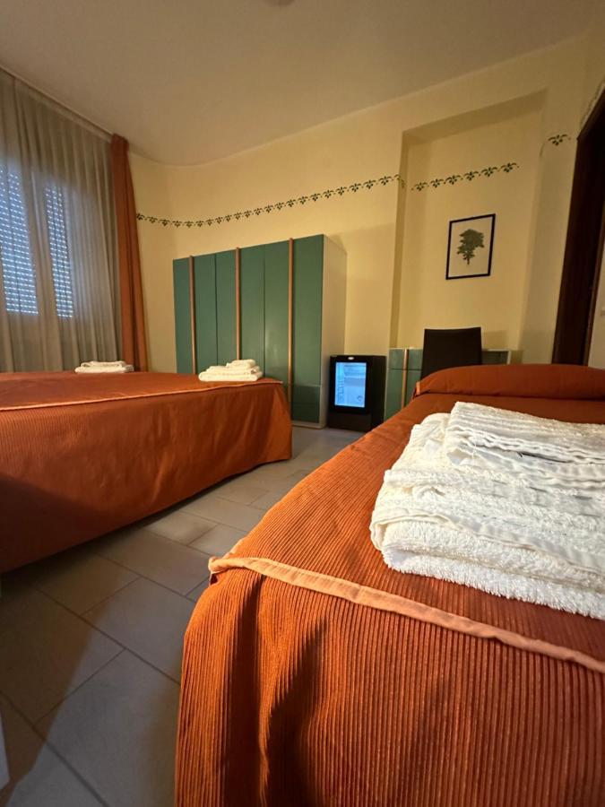 Hotel Atena Чиро-Марина Екстер'єр фото