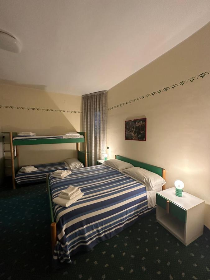 Hotel Atena Чиро-Марина Екстер'єр фото