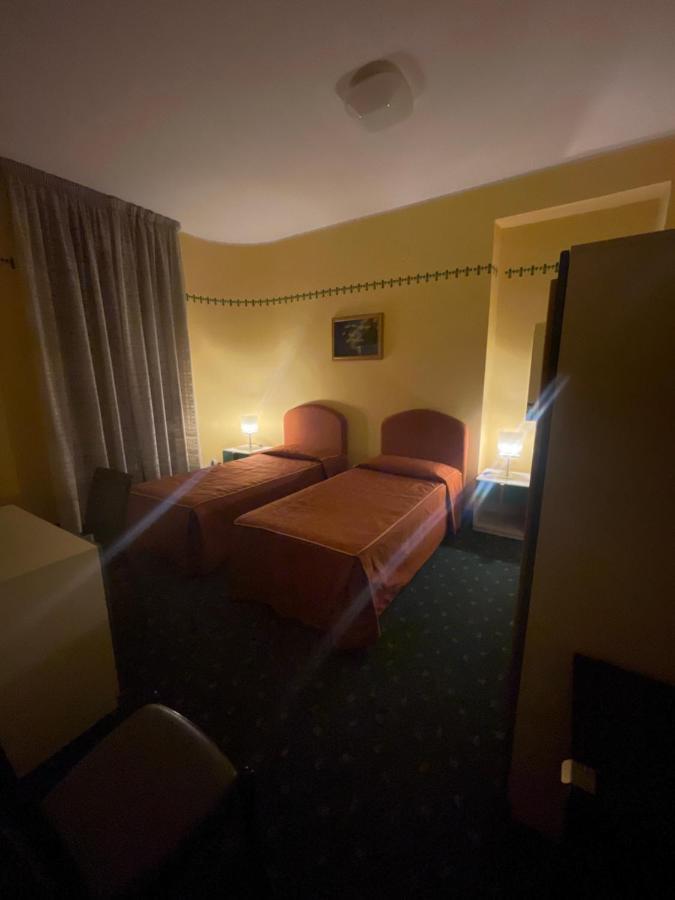 Hotel Atena Чиро-Марина Екстер'єр фото