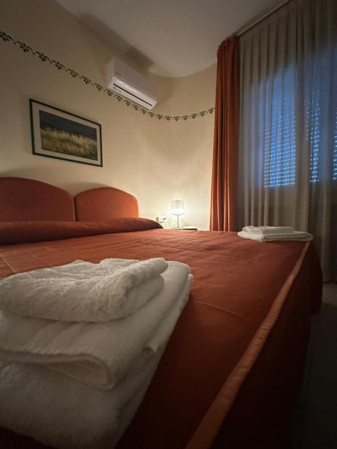Hotel Atena Чиро-Марина Екстер'єр фото