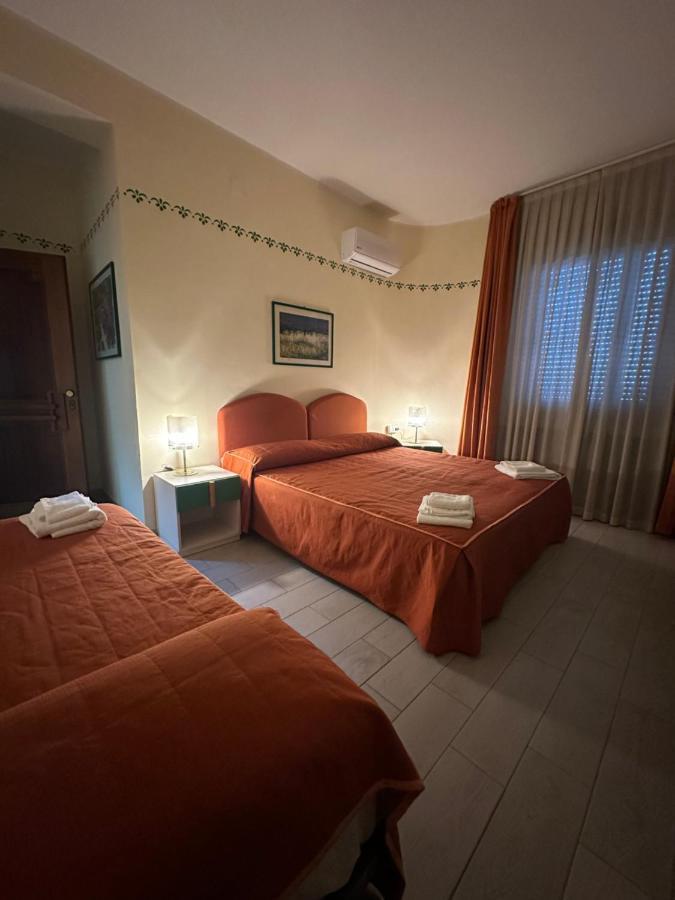 Hotel Atena Чиро-Марина Екстер'єр фото