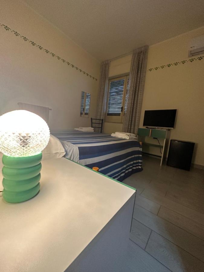 Hotel Atena Чиро-Марина Екстер'єр фото