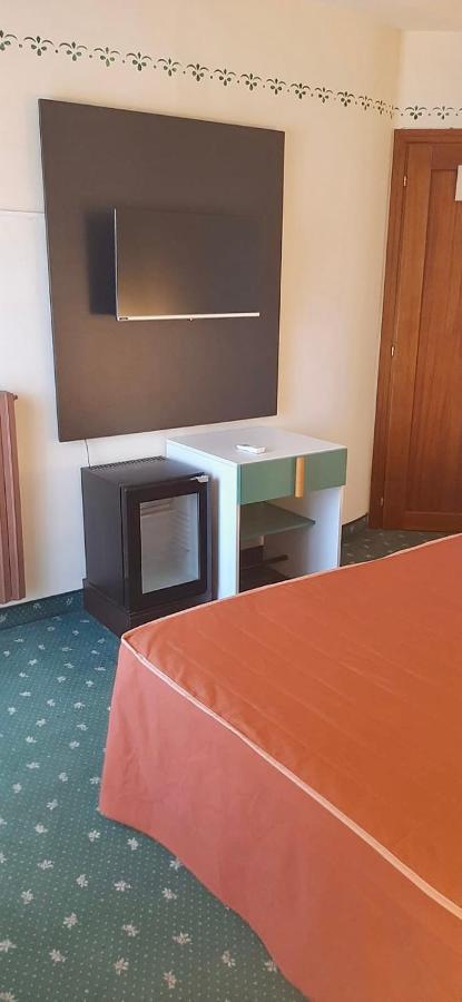 Hotel Atena Чиро-Марина Екстер'єр фото