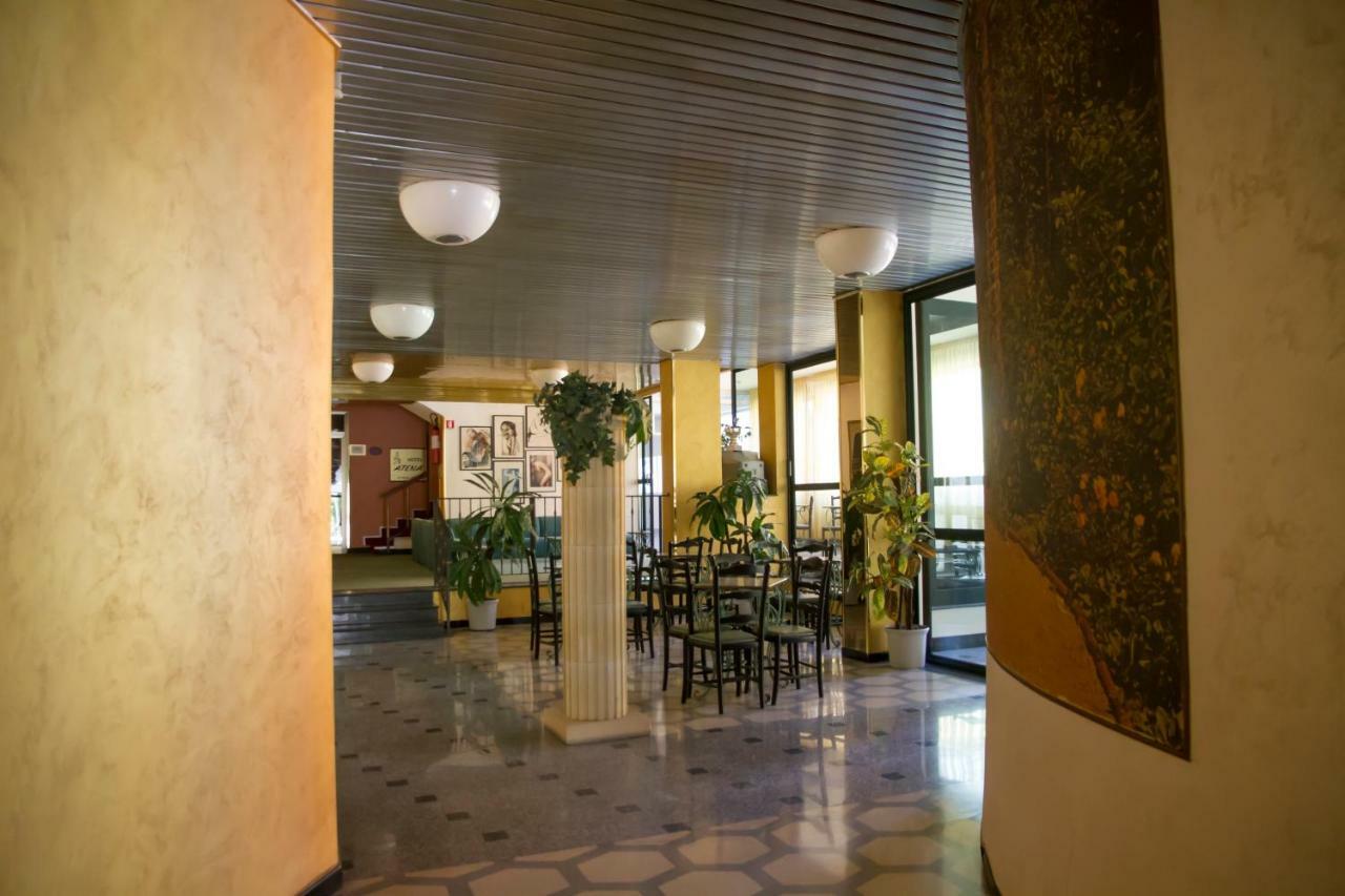Hotel Atena Чиро-Марина Екстер'єр фото