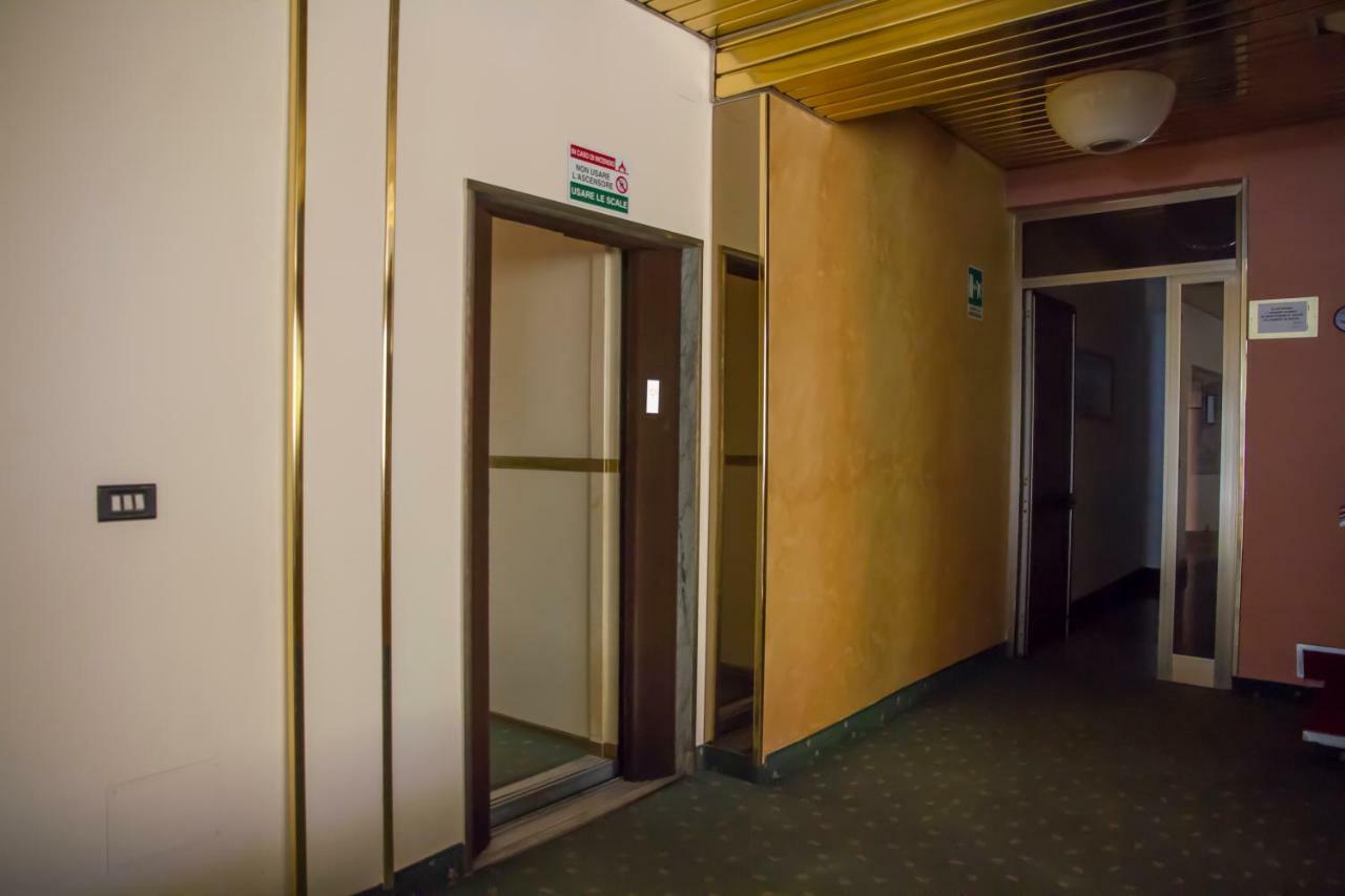 Hotel Atena Чиро-Марина Екстер'єр фото