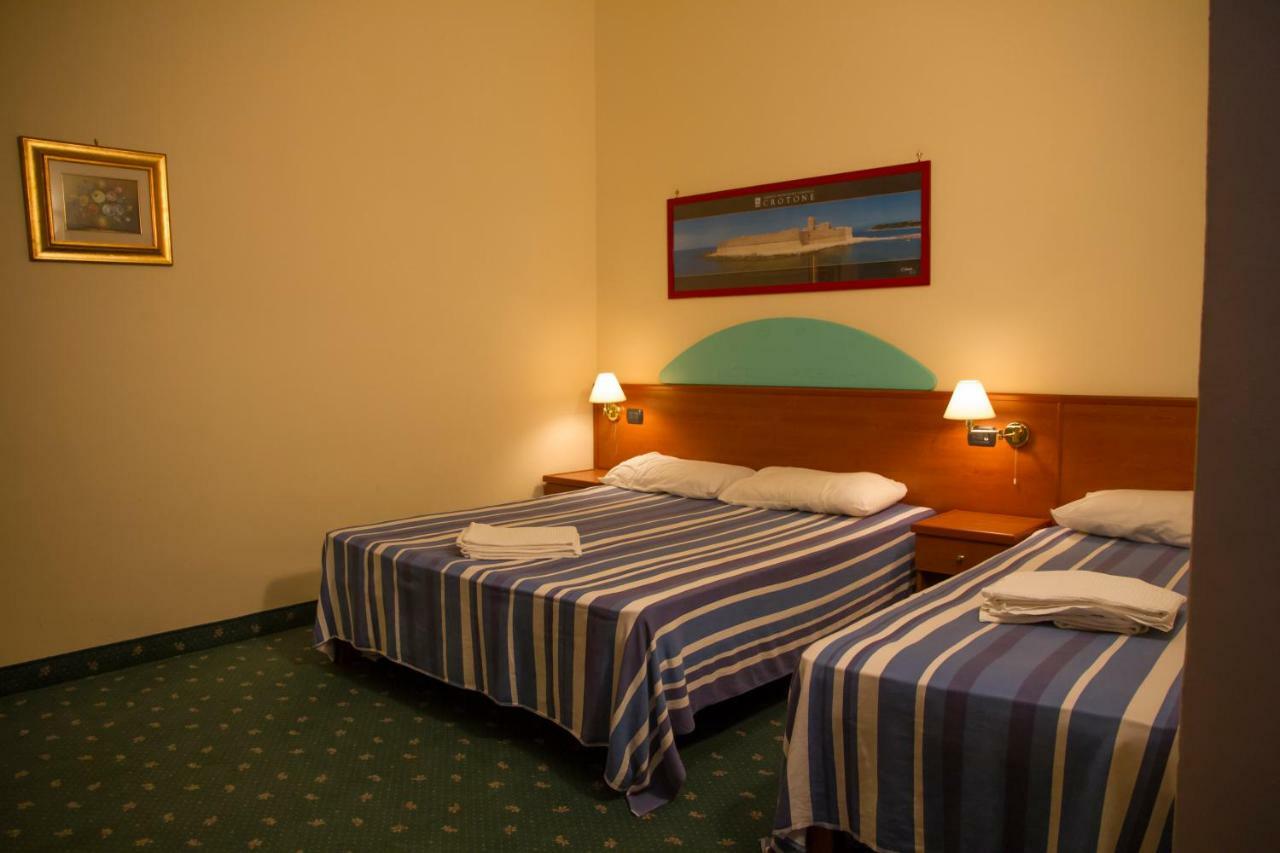 Hotel Atena Чиро-Марина Екстер'єр фото