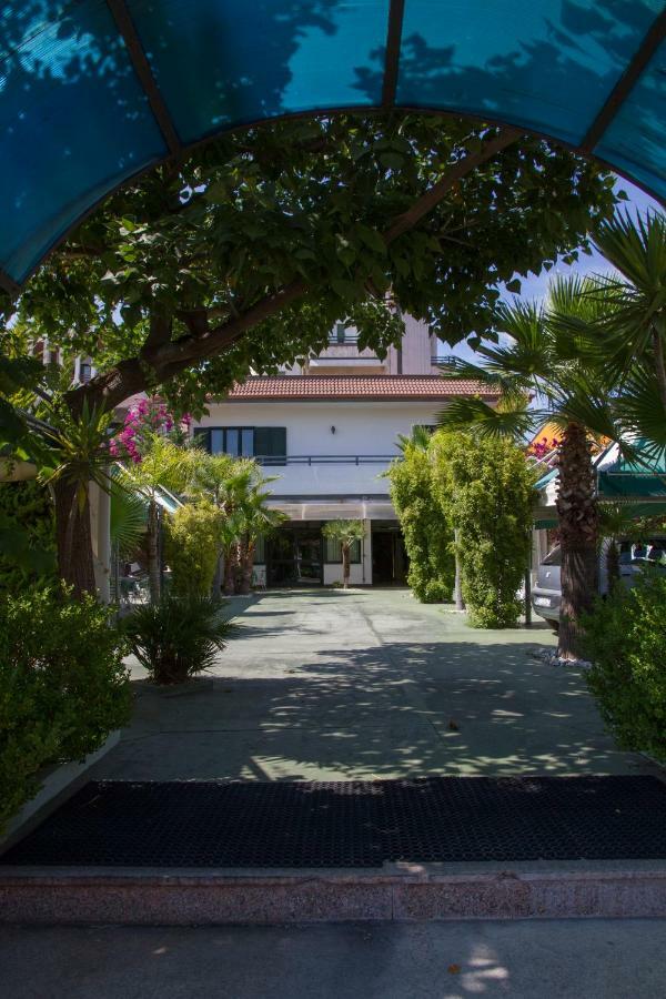 Hotel Atena Чиро-Марина Екстер'єр фото