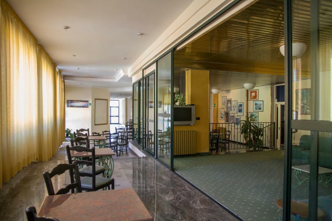 Hotel Atena Чиро-Марина Екстер'єр фото